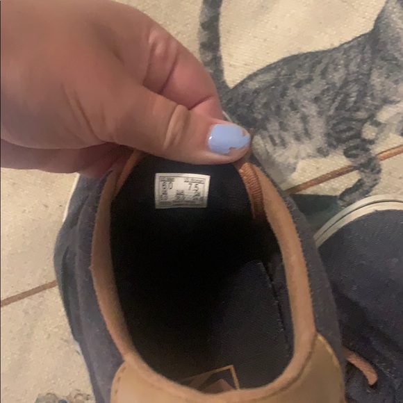 Vans - Picture 4 of 4